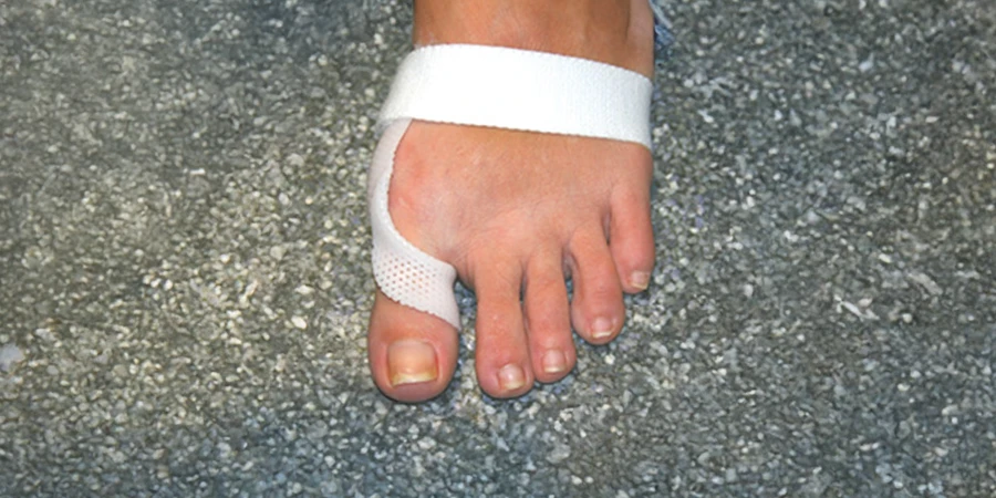 orthèse de rigiform perforé sur un pied