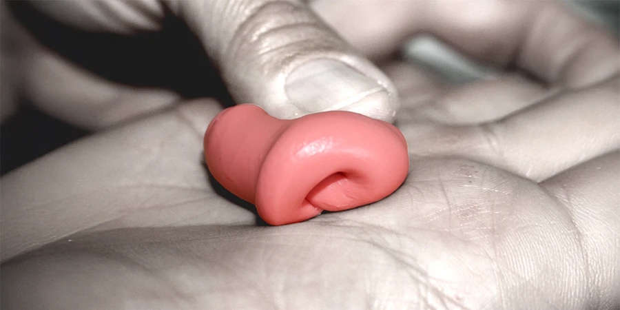 manipulation du catalyseur pâte rouge Fresco mélangé au silicone