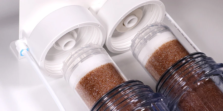 deux cartouches installées dans un autoclave