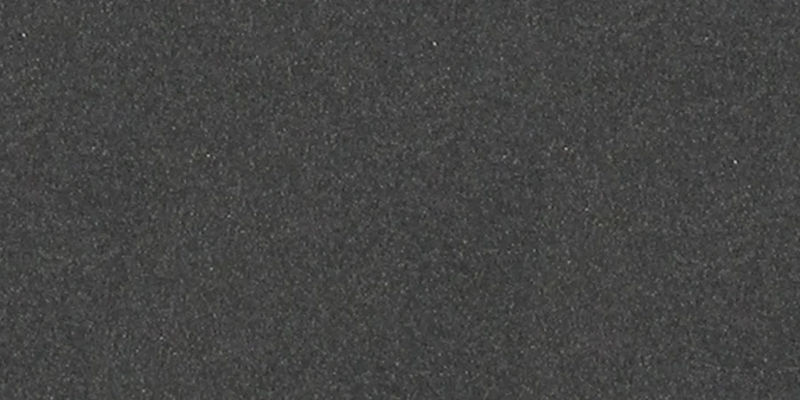 Zoom sur le coloris anthracite du matériau Novacolor