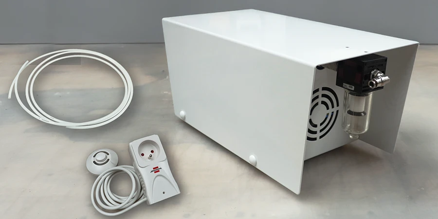 accessoires inclus avec la pompe : câble et prise