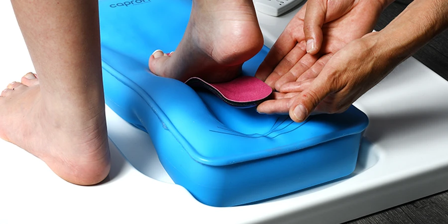 semelle sous un pied sur la feet print slim line 2.1