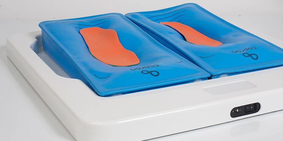 semelles oranges sur la Feet Print Slim Line 2.2 