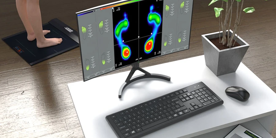 logiciel freestep dans un cabinet de podologie avec un patient sur une plateforme freemed