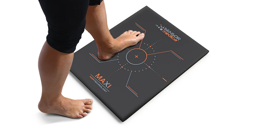 pieds nus qui marchent sur la freemed maxi