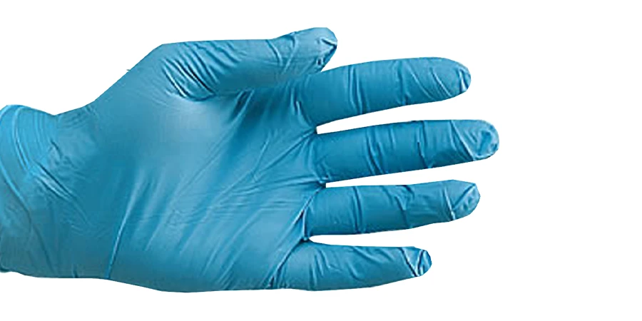 zoom sur une main portant un gant nitrile non poudré