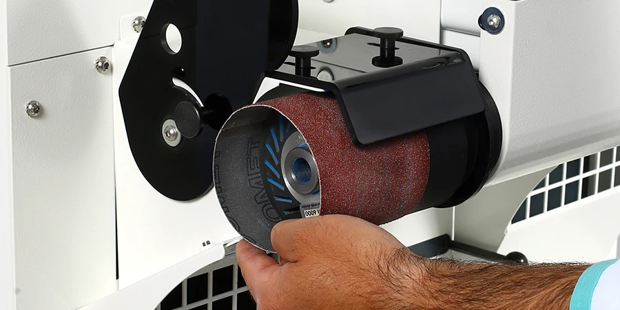 zoom sur un manchon de touret en train d'être installé