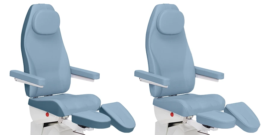 2 Fauteuils Alaska de trois quart, un bicolor bleu mer avec entourage bleu pétrole et un uni bleu mer